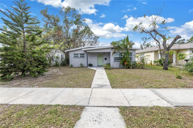 view of front facade with a front yard