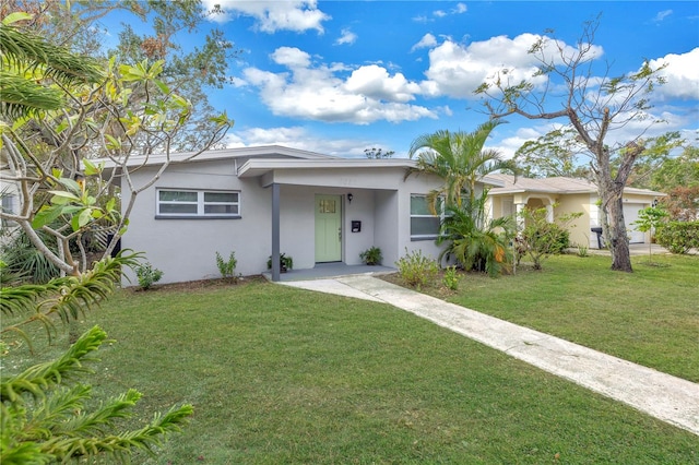 ranch-style house featuring a front yard