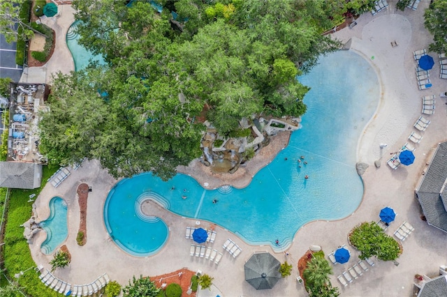 view of swimming pool featuring a patio area and a jacuzzi