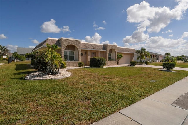 view of front of house featuring a front lawn