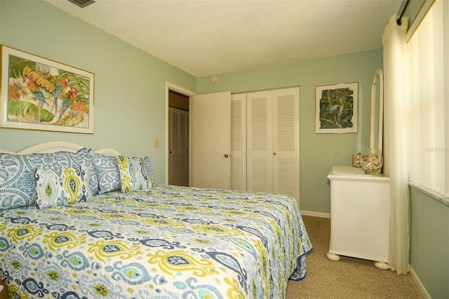 bedroom featuring a textured ceiling, carpet flooring, and a closet