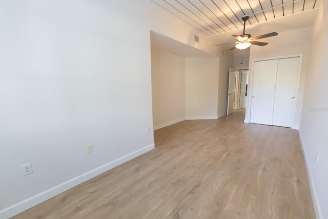 unfurnished room featuring light hardwood / wood-style flooring and ceiling fan