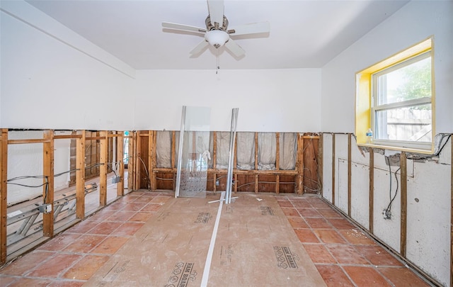 unfurnished room featuring ceiling fan