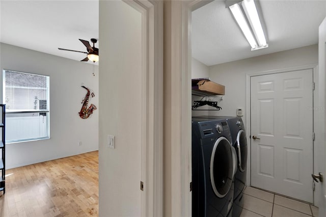 clothes washing area with washer and clothes dryer, light hardwood / wood-style flooring, and ceiling fan