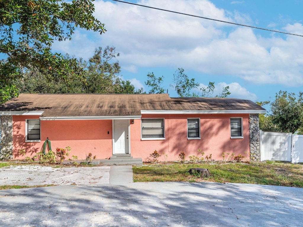 view of front of property