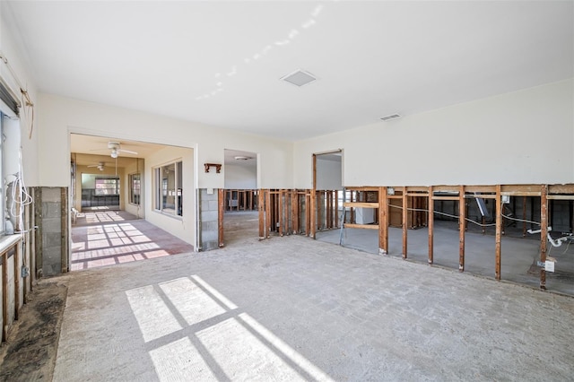 unfurnished room featuring ceiling fan