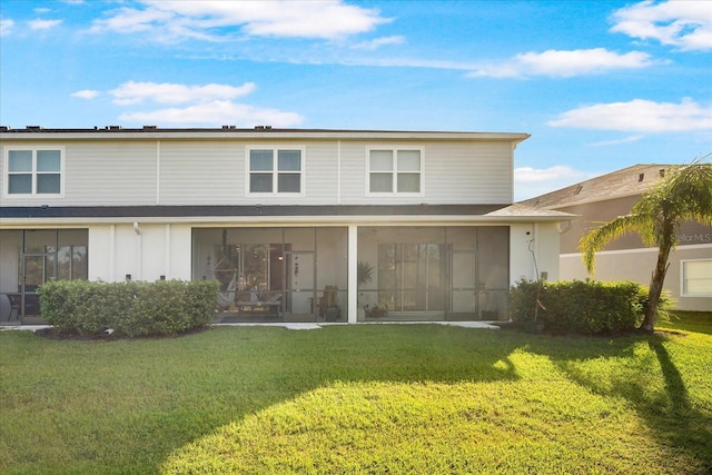 8607 Canyon Creek Trl, Parrish, FL 34219 - rear view of property featuring a sunroom, a lawn, and board and batten siding