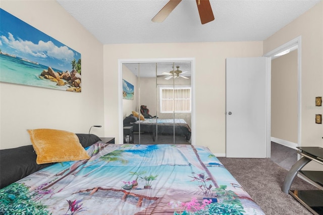 bedroom featuring ceiling fan, carpet flooring, a textured ceiling, and a closet