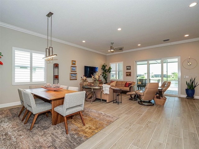 dining room featuring ornamental molding, light hardwood / wood-style floors, and ceiling fan