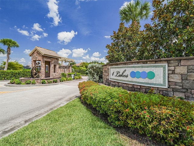 view of community / neighborhood sign