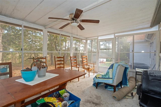 sunroom featuring ceiling fan