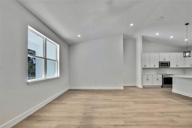 8118 N Santos Dr, Citrus Springs, FL 34434 - unfurnished living room featuring baseboards, lofted ceiling, light wood-type flooring, and recessed lighting