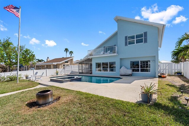 view of pool featuring an in ground hot tub, a yard, and a patio