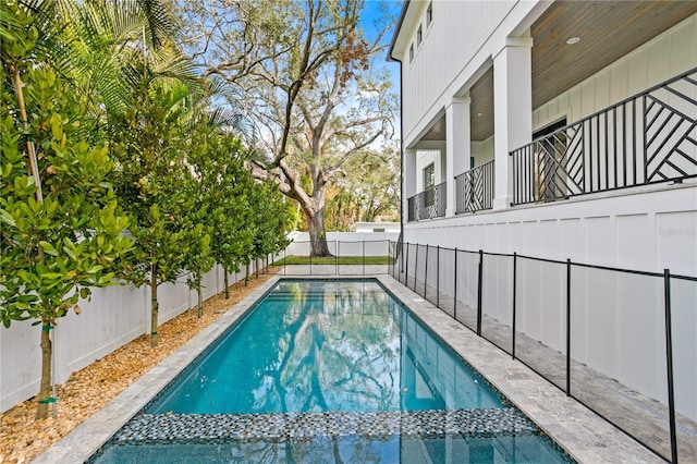 view of swimming pool