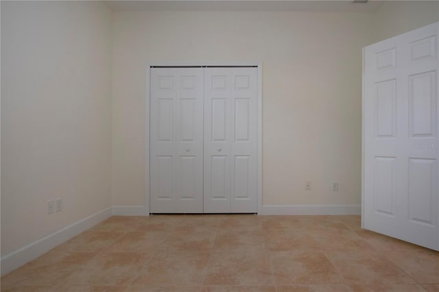 unfurnished bedroom featuring a closet