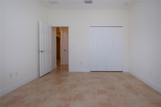 unfurnished bedroom featuring a closet