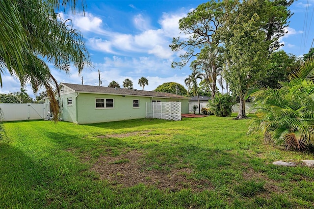 back of house featuring a lawn