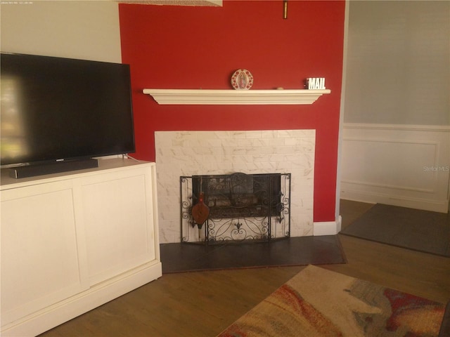 living room with wood-type flooring