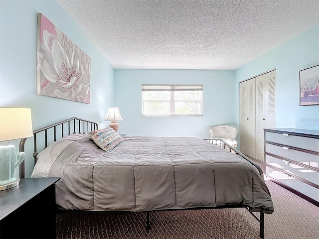 bedroom featuring a textured ceiling, a closet, and carpet floors