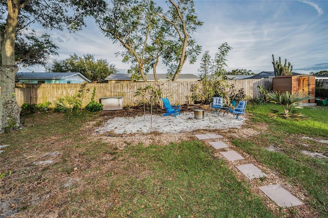 view of yard with a storage shed