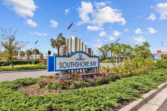 view of community / neighborhood sign