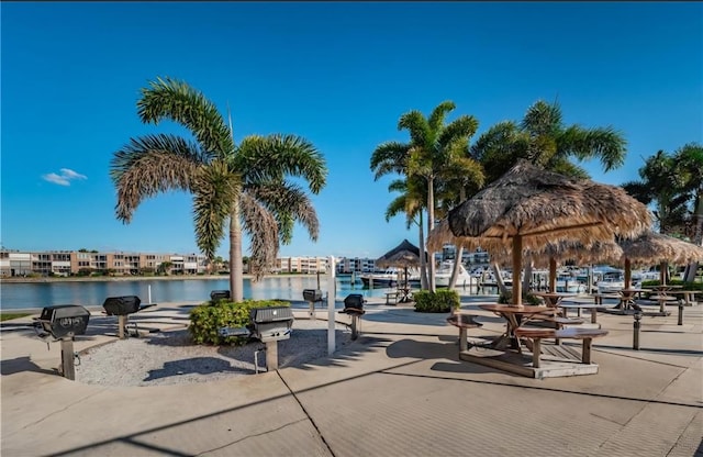7625 Sun Island Dr S Unit 101, South Pasadena, FL 33707 - view of home's community featuring a water view