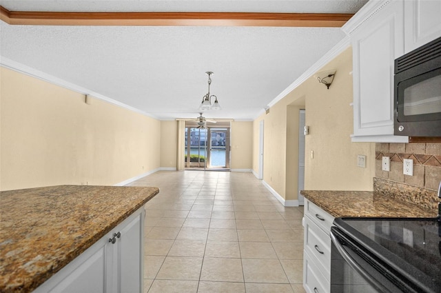 7625 Sun Island Dr S Unit 101, South Pasadena, FL 33707 - kitchen with black appliances, crown molding, backsplash, light tile patterned floors, and a ceiling fan