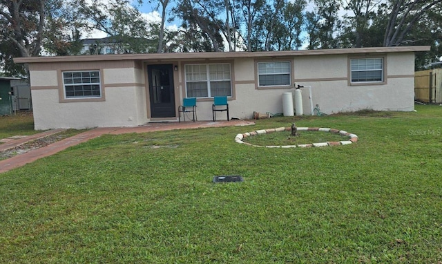 view of front of house featuring a front yard