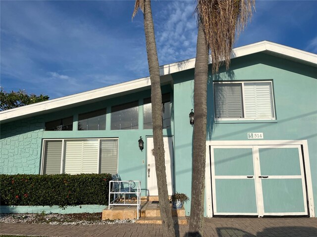 view of exterior entry with stucco siding