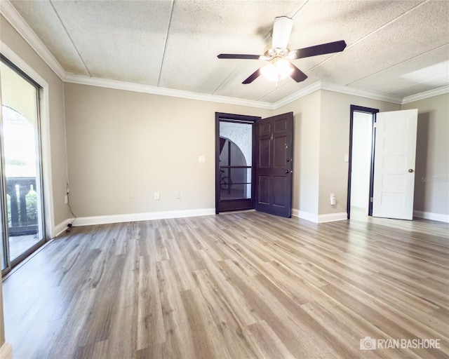 unfurnished room featuring ceiling fan, a textured ceiling, light hardwood / wood-style flooring, and ornamental molding