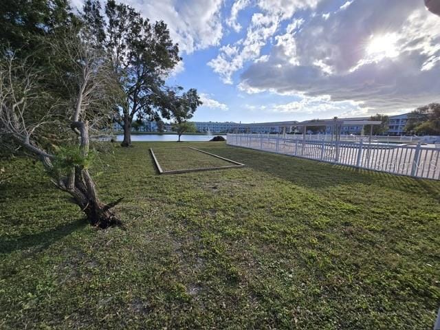 view of yard featuring a water view