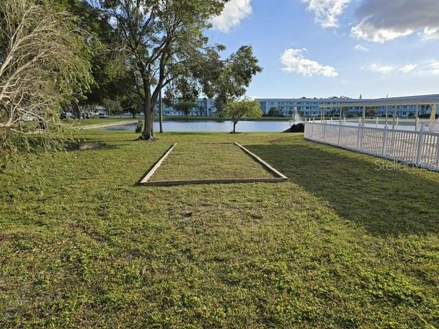 view of yard featuring a water view