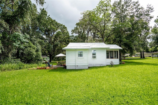 exterior space featuring a lawn