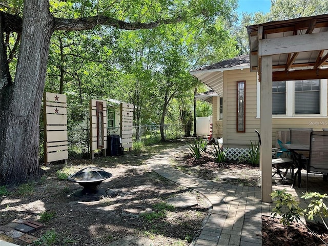 view of yard featuring a patio