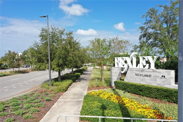 view of community / neighborhood sign