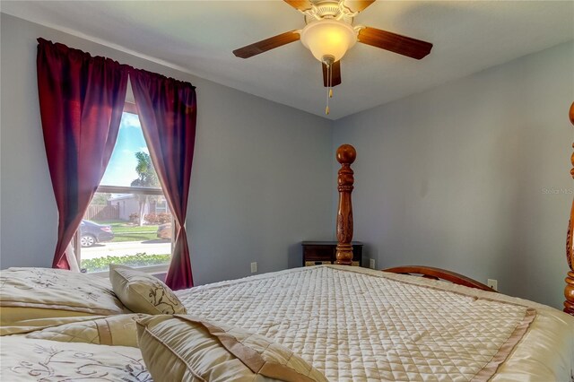 bedroom with ceiling fan