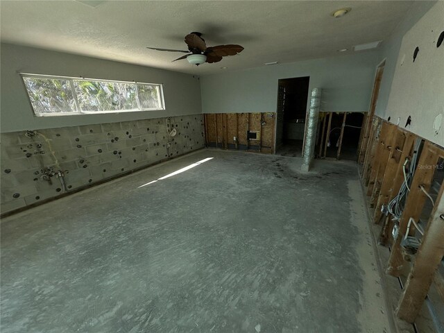 unfurnished room featuring a textured ceiling and ceiling fan