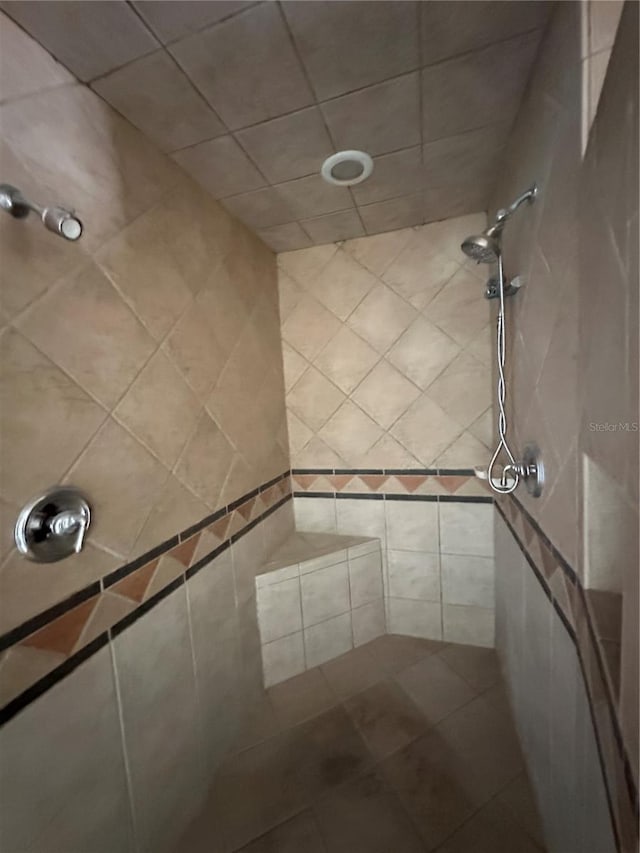 full bath with tiled shower