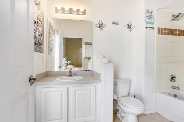 full bathroom featuring tiled shower / bath, vanity, toilet, and tile patterned floors