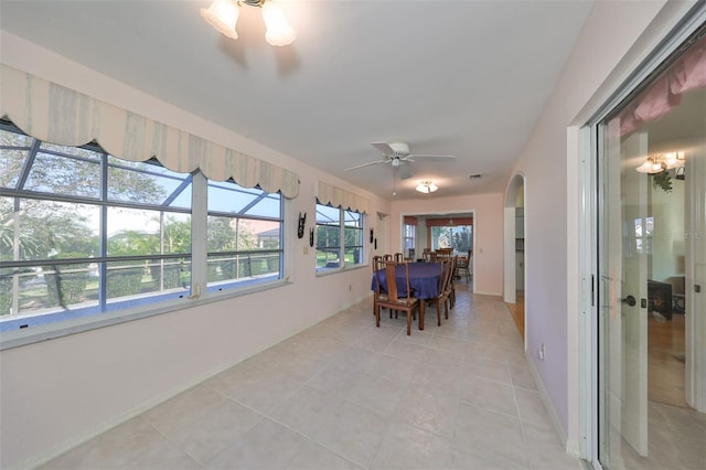 sunroom with ceiling fan