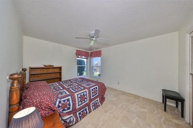 bedroom featuring ceiling fan and a textured ceiling