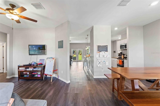 living room with dark wood-type flooring and ceiling fan