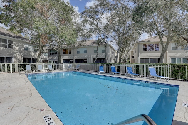 view of swimming pool