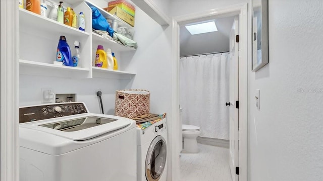 laundry room featuring tile patterned floors and independent washer and dryer