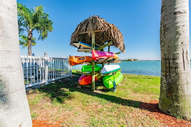 view of yard featuring a water view