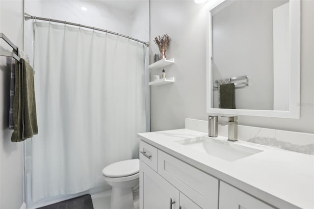 bathroom featuring a shower with shower curtain, vanity, and toilet