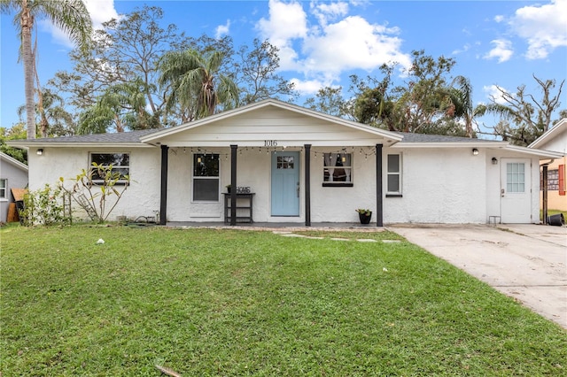 single story home featuring a front yard