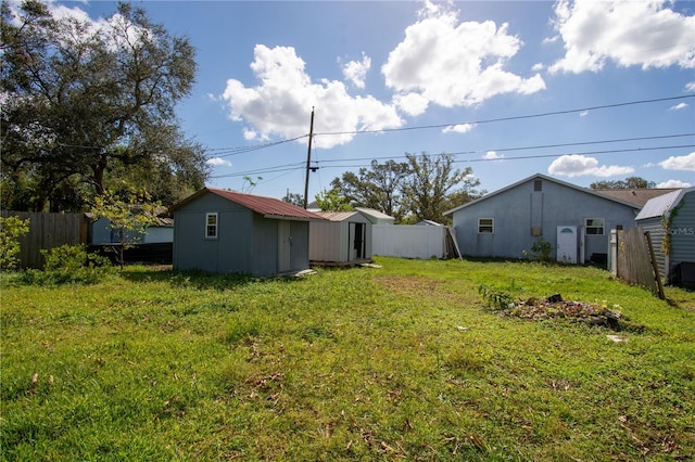 view of yard with a storage unit