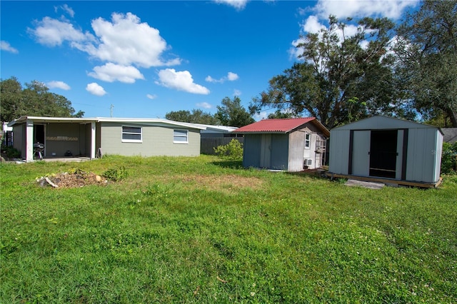 view of yard with a storage shed