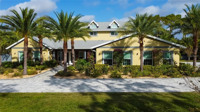 view of front of home featuring a front lawn